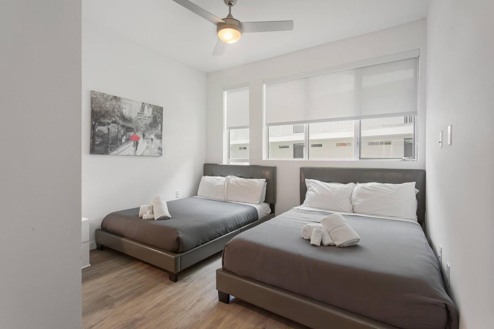 The Hills Management Capsule hotel Los Angeles