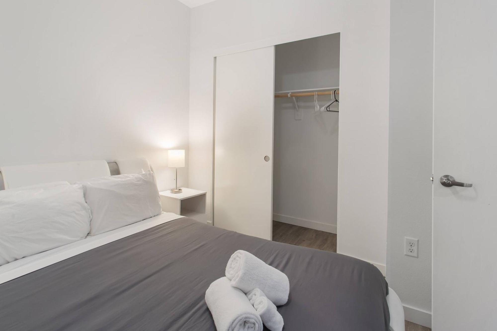 Capsule hotel The Hills Management